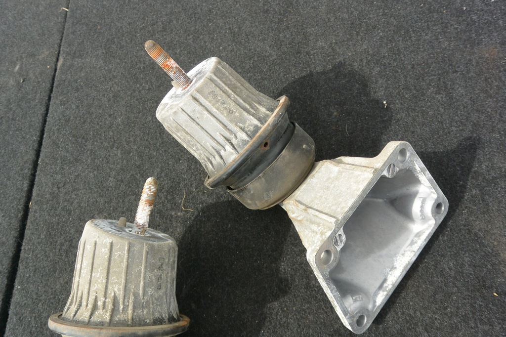 фото №4, Кронштейн двигателя подушка kpl lexus gs iii 450h gs300