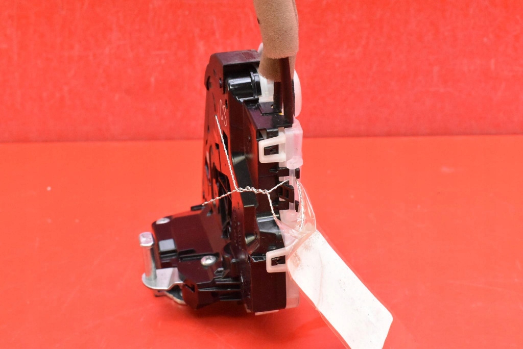 фото №5, Замок дверь правый задняя задний toyota bz4x 22-