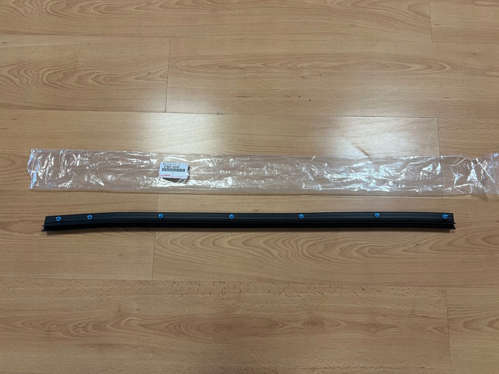 фото №1, Toyota rav4 v 2019- прокладка дверь правый перед