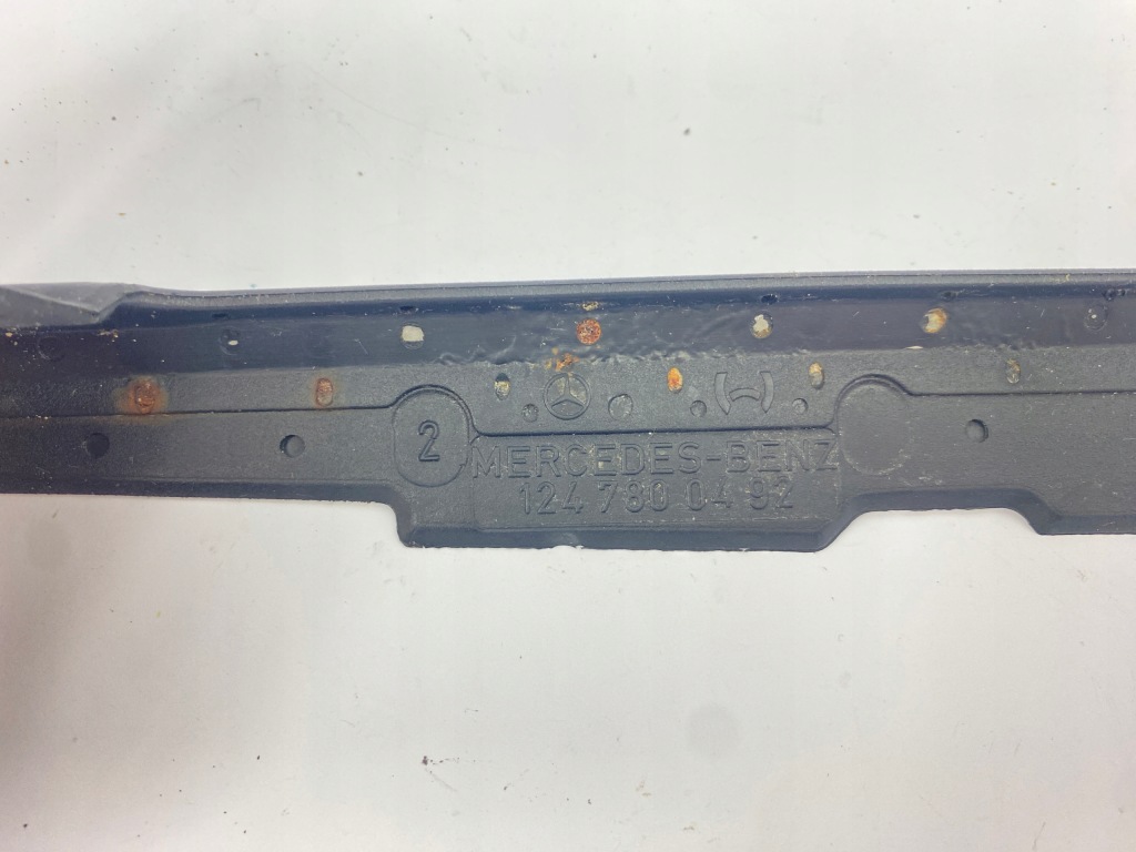 Купить Защита резиновый элемент люк правая mercedes w124 w126 w463 1247800492