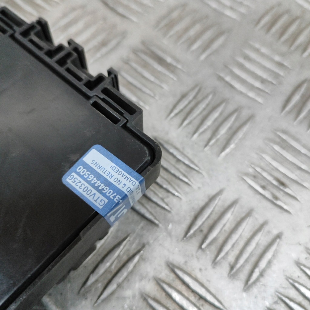 Tesla model x 2018 рамка / модуль запобіжників в Україні