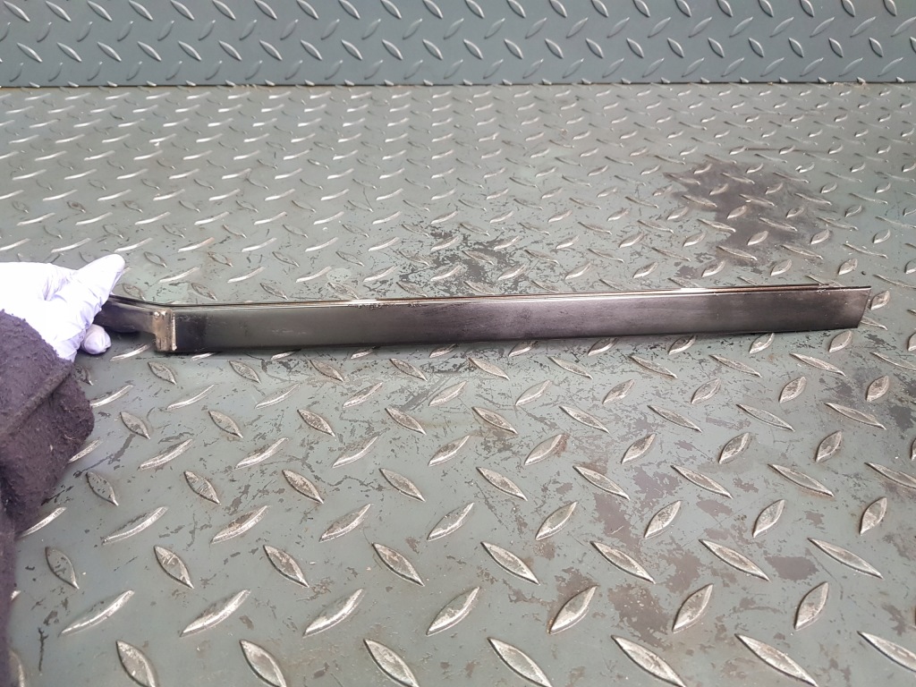 Напрямна скло бічний двері лівий задній bmw e34 sedan Ціна