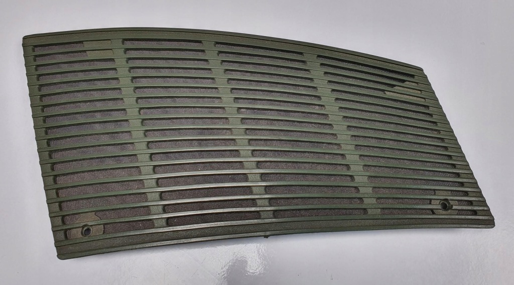 фото №1, Накладка динамика консоли правая mercedes w126