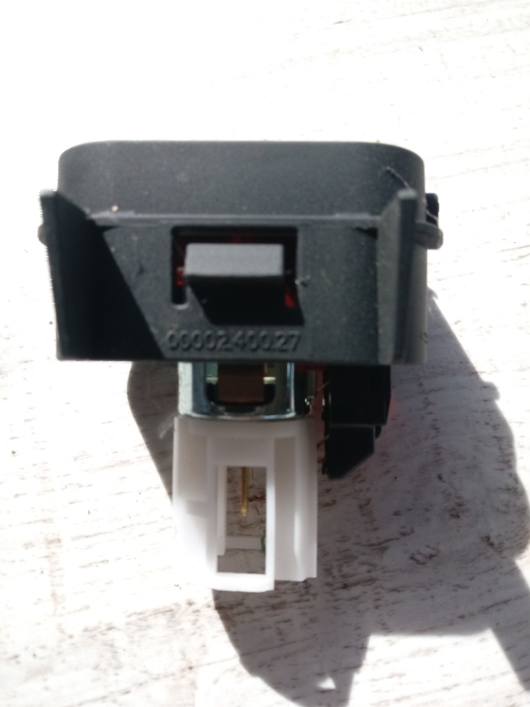 фото №4, Разъём прикуривателя audi a4 b8 8k0919565