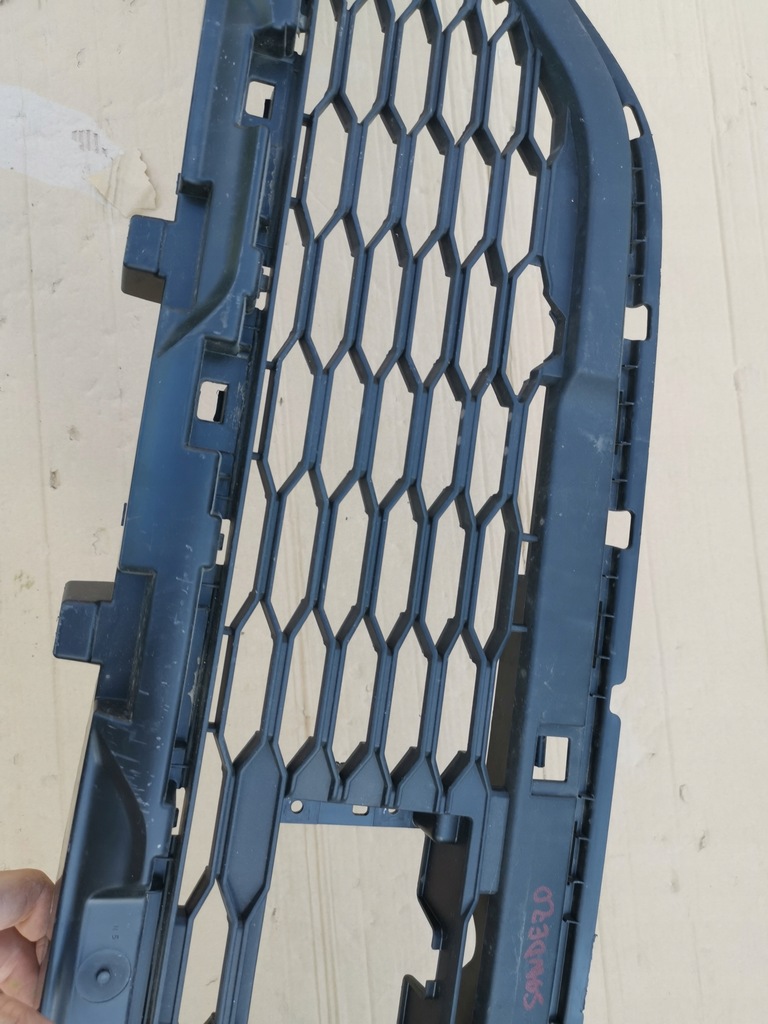 фото №7, Dacia sandero iii stepway решётка бампера средняя накладка бампера перед