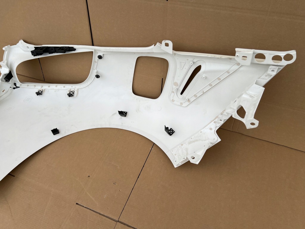 Maserati mc20 cielo крыло  правый  задняя новый оригинал Недорого