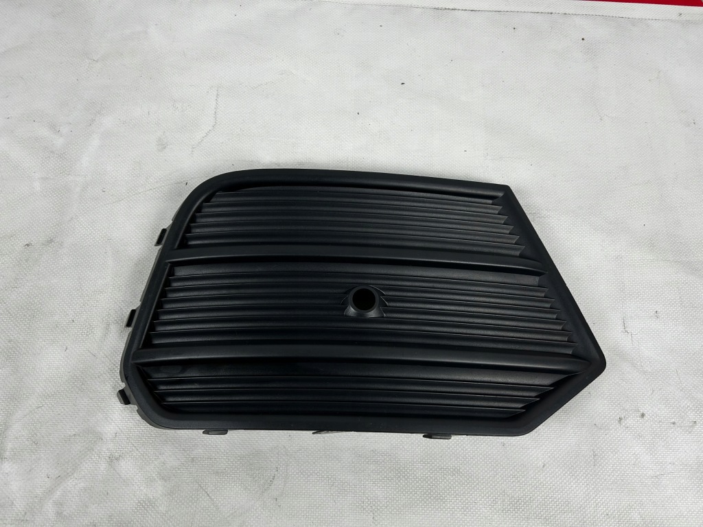 фото №1, Audi q3 lift права решітка бампера pdc