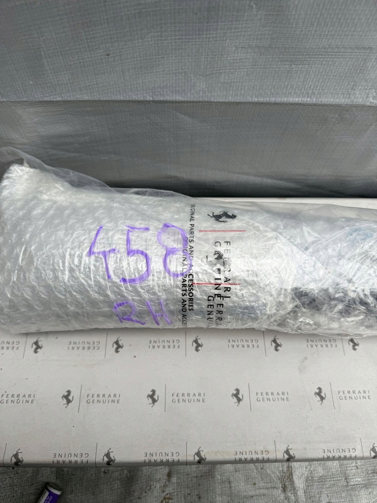 Подушка воздушная боковая w дверь правых ferrari 458 правая Недорого