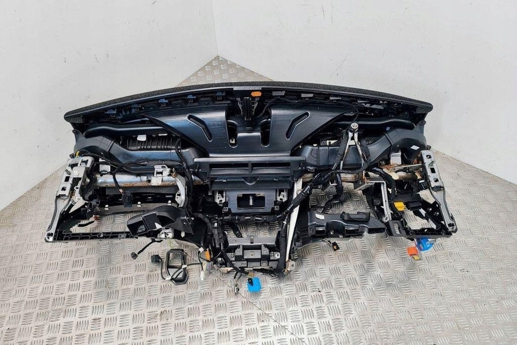 фото №13, Панель приладів приладова, панель приладів peugeot 208 9820860280 1.2l бензиновий 50kw 2023