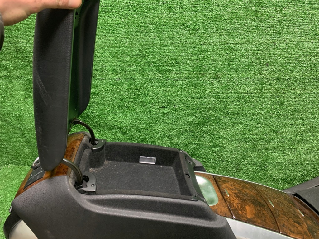 Mercedes w251 подлокотник туннель бардачок средний r-klasa Киев