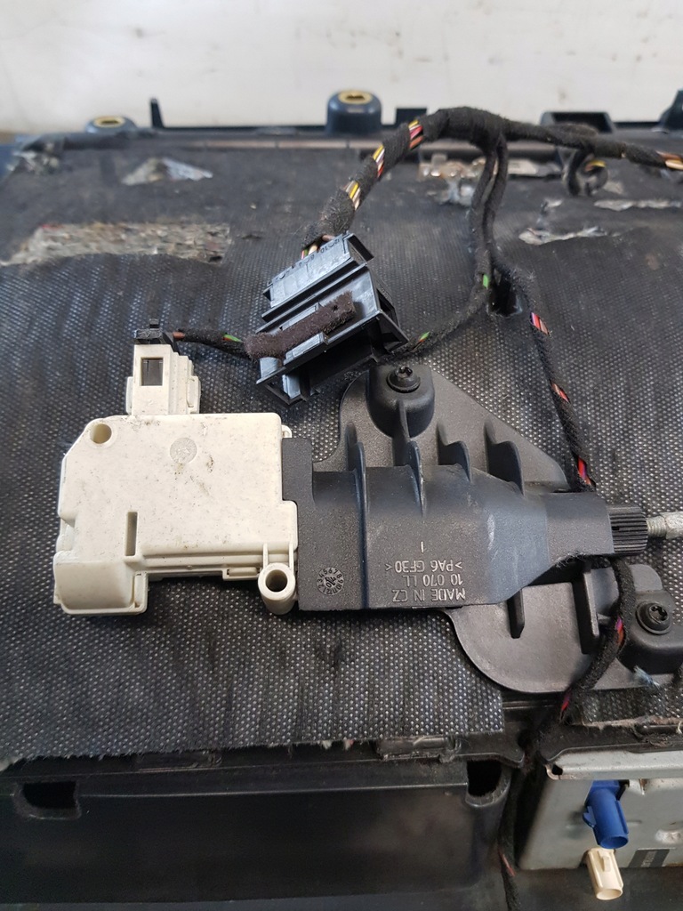 фото №11, Audi a6 c6 бардачок пасажира 4f1857035 + чейнджер