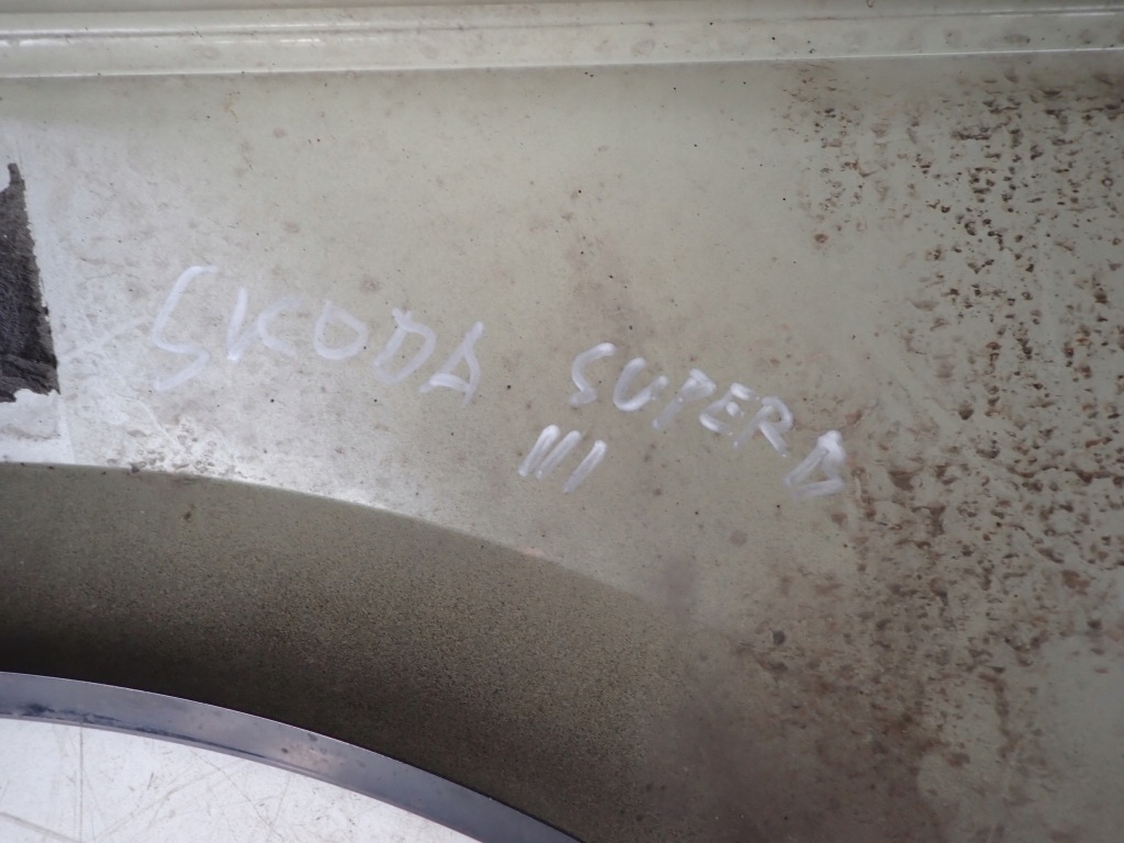 Крыло  правый  правая сторона skoda super b Киев