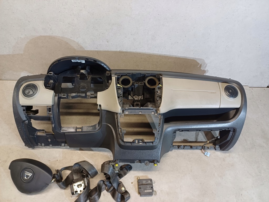 фото №1, Приборная панель консоль комплектная с ремни датчиком i подушка безопасности dacia dokker