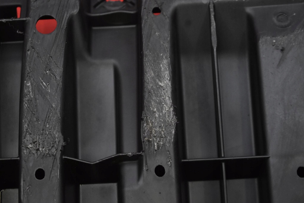 фото №14, Направляющая бампера перед средний lexus ct200h 10-14