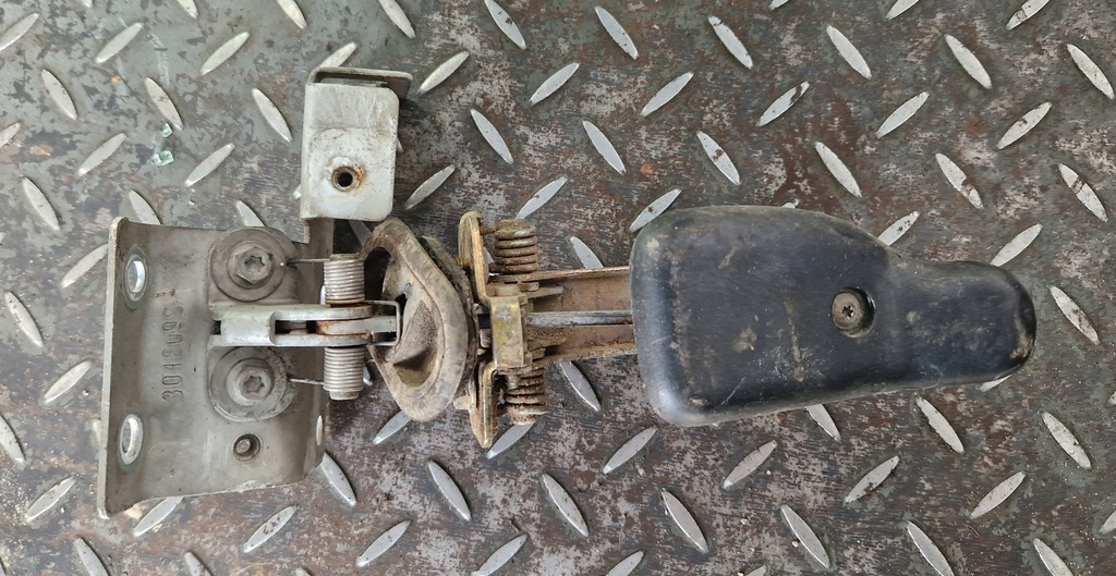 фото №1, Обмежувач двері правий задня kangoo