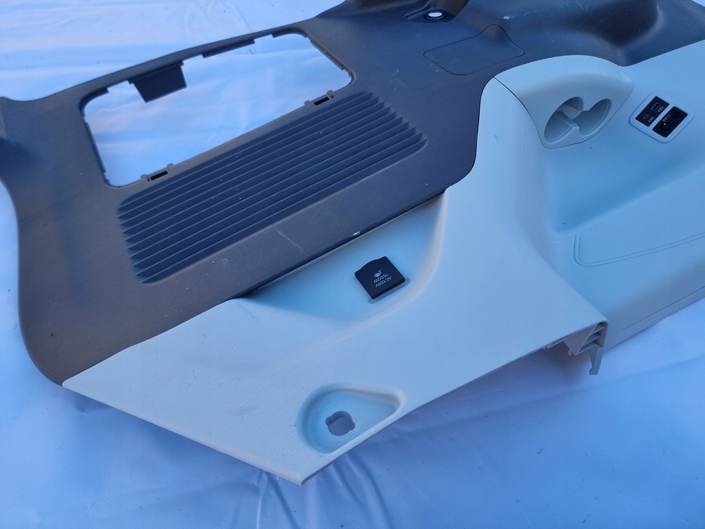 фото №8, Toyota sienna 2.5 hybrid xse limited обшивка багажника правый задняя 2021-