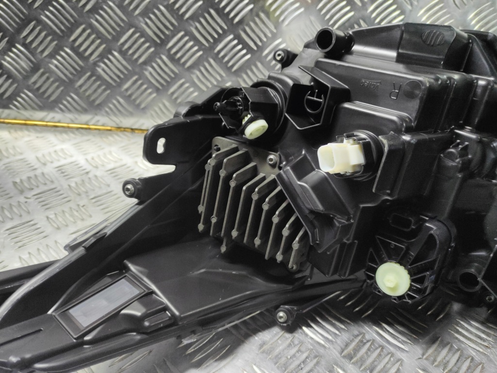 Corolla e21 рестайлинг  фара передняя комплектная левая правая оригинальная новая Недорого