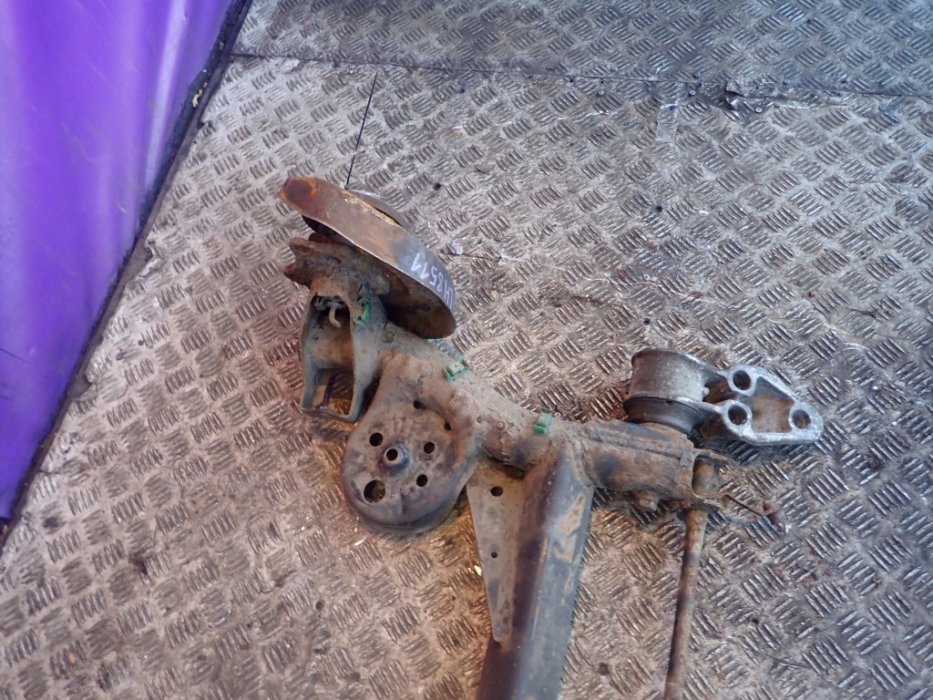 Skoda superb 1 седан 01-06 вісь  задня балка задній гальмівні диски abs Недорого