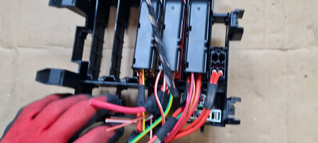 Купити Q7 4m 2 коробка запобіжників odbudowa 4m0971845