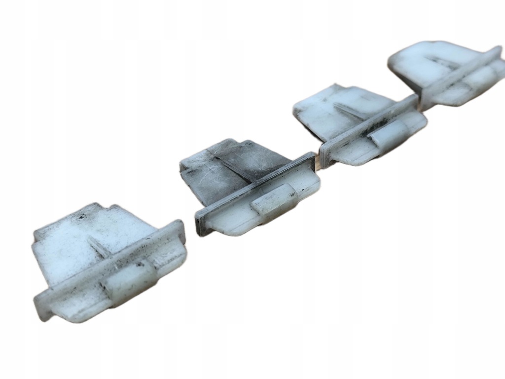 фото №7, Audi a8 d2 99-02 клипса накладки бампера хром задняя клипсы штифт 4d0807249a