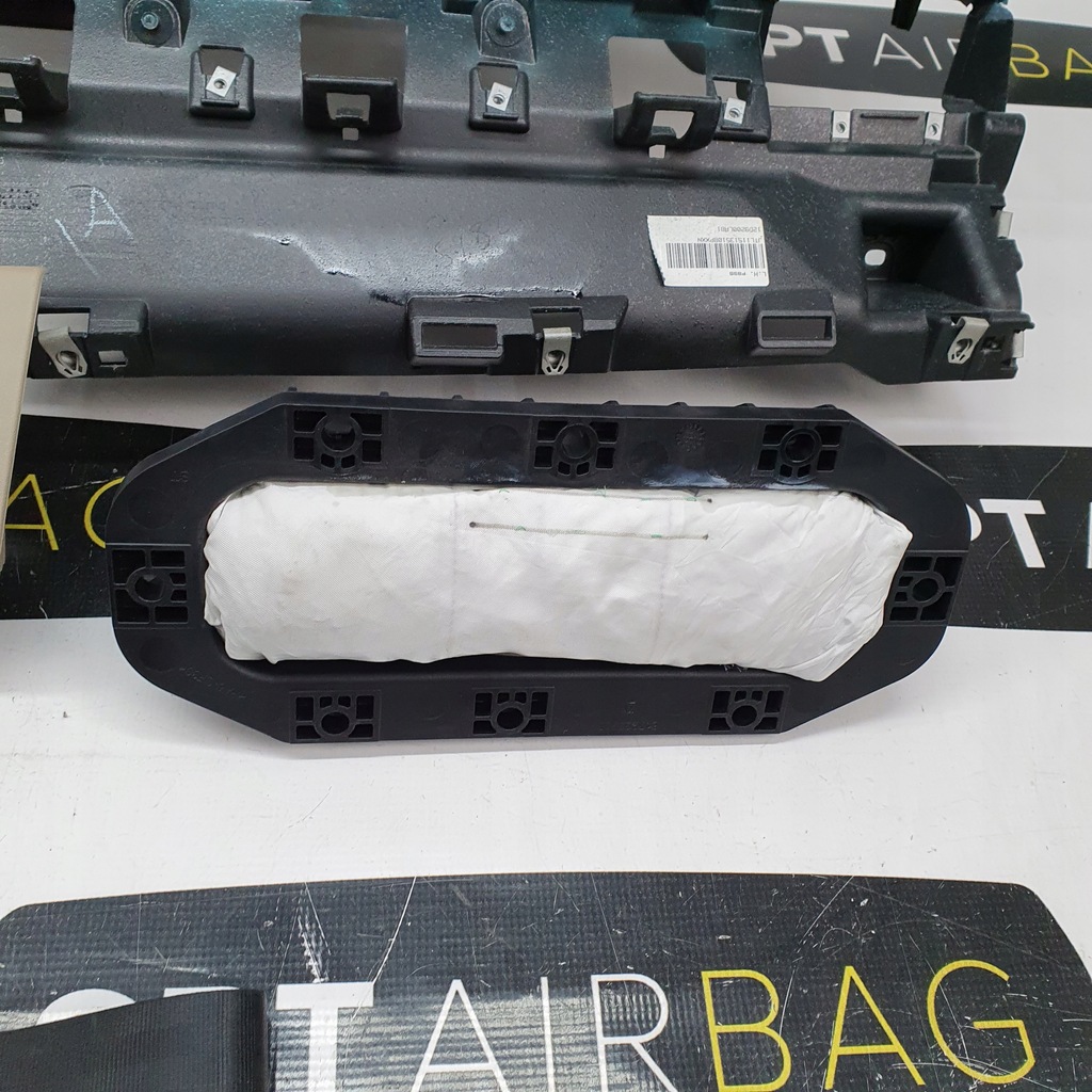 фото №9, Evoque панель приладів консоль подушки безпеки ремені подушка безпеки