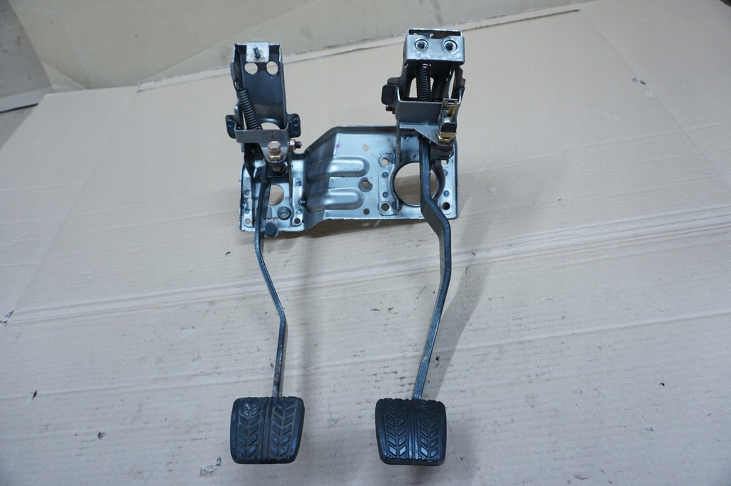 фото №1, Kia retona педаль педалі зчеплення гальма 01r eu