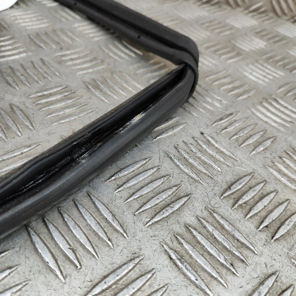 Lexus ux 2019 ліва сторона гумовий прокладка двері задніх Недорого