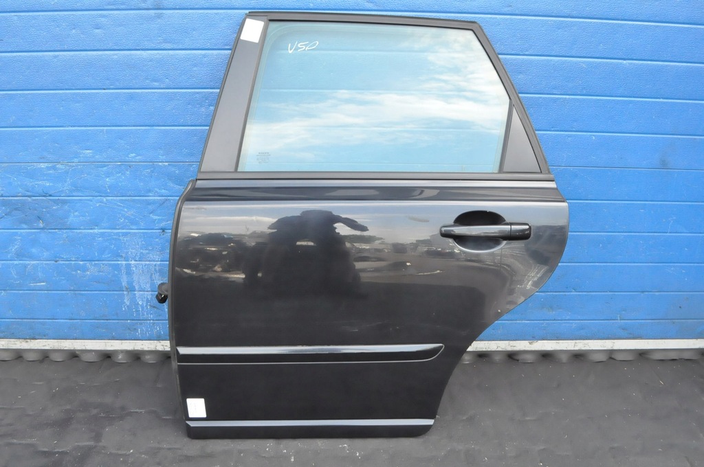 фото №1, Volvo v50 дверь левый задняя задние kombi lift полный