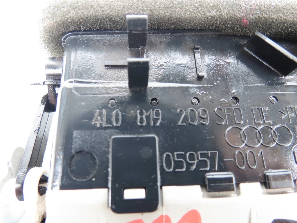 фото №10, Решётка обдув стойка b левая 4l0819209 audi q7 4l