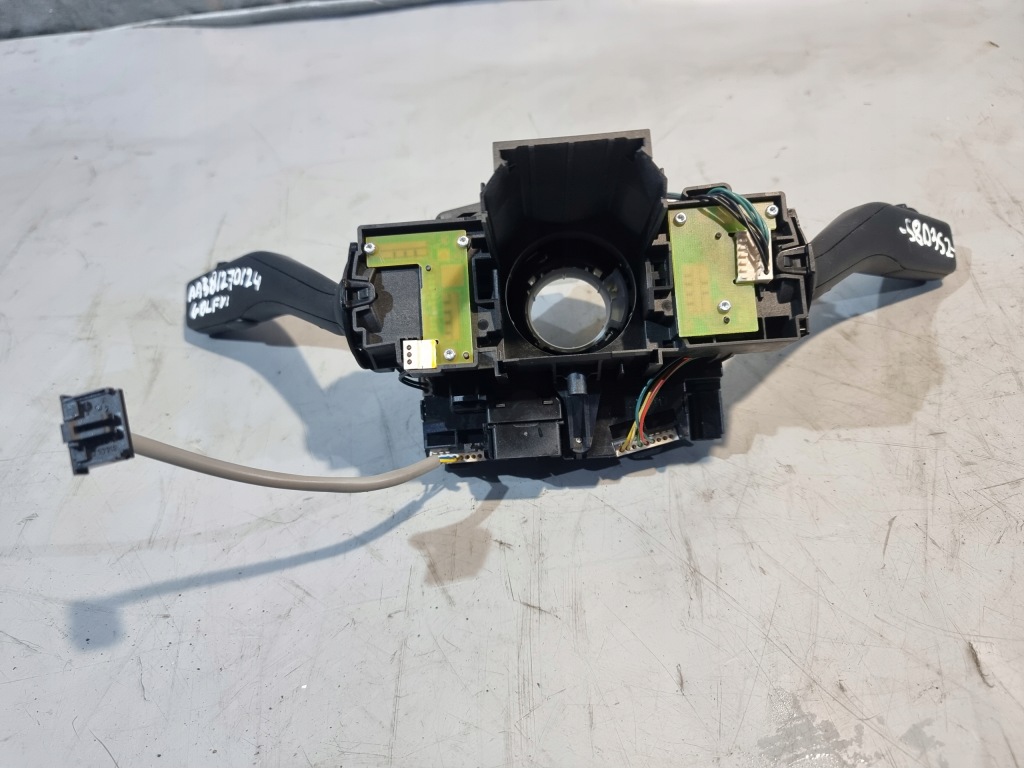 фото №10, Переключатель комбинированный лента оригинальный номер 5k0953507ba 5k0953549c vw golf vi hb 5d 10r