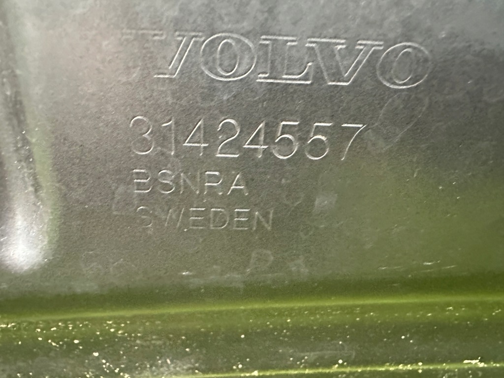 Volvo xc60 2 2 17- капот крышка двигателя оригинал Оригинал