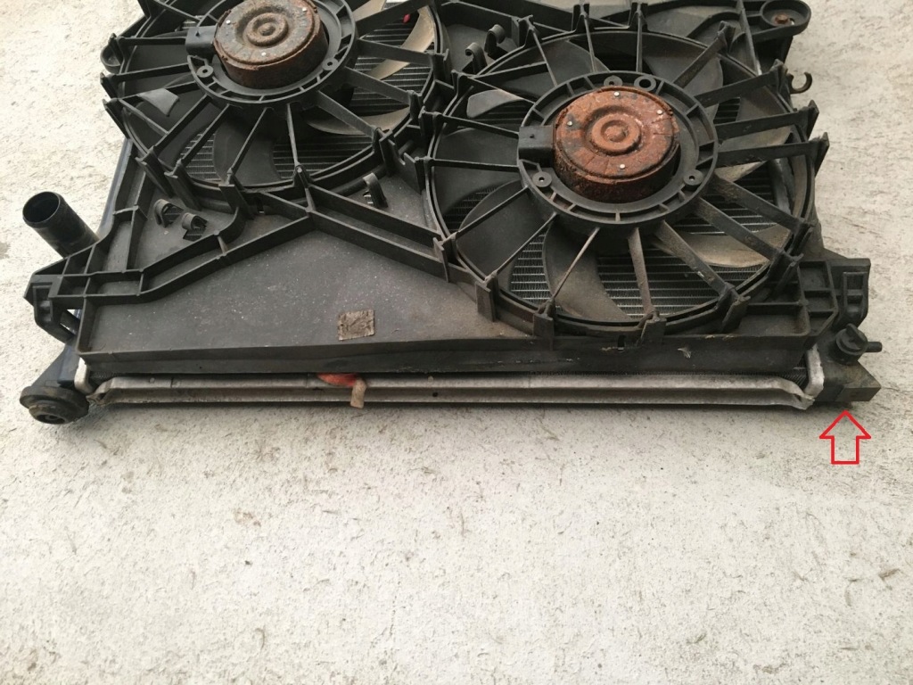 Chrysler 300c 5.7 hemi 04-10 радіатор вентилятор Зі Шроту