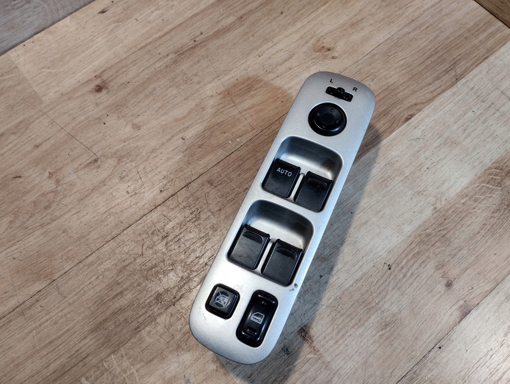 фото №8, Панель переключатель окон перед левый suzuki liana 59j10