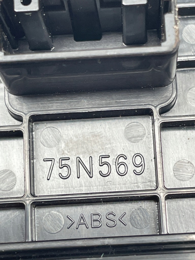 Toyota yaris 4 gr перемикач 8497052510 75n569 Зі Шроту