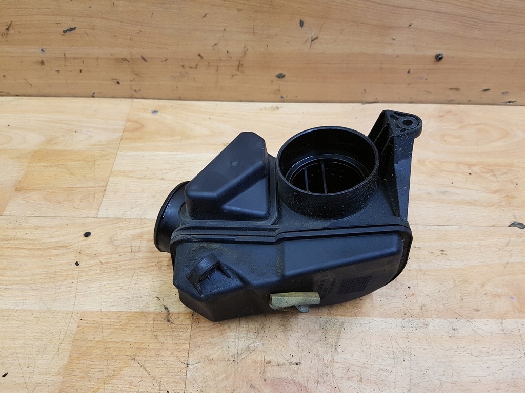 фото №1, Резонатор повітря mercedes w203 1.8k