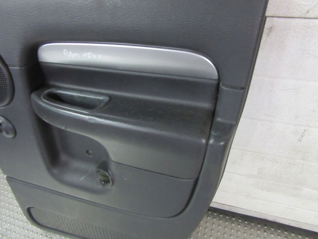 фото №8, Dodge ram iii 1500 2004 обшивка двері задня