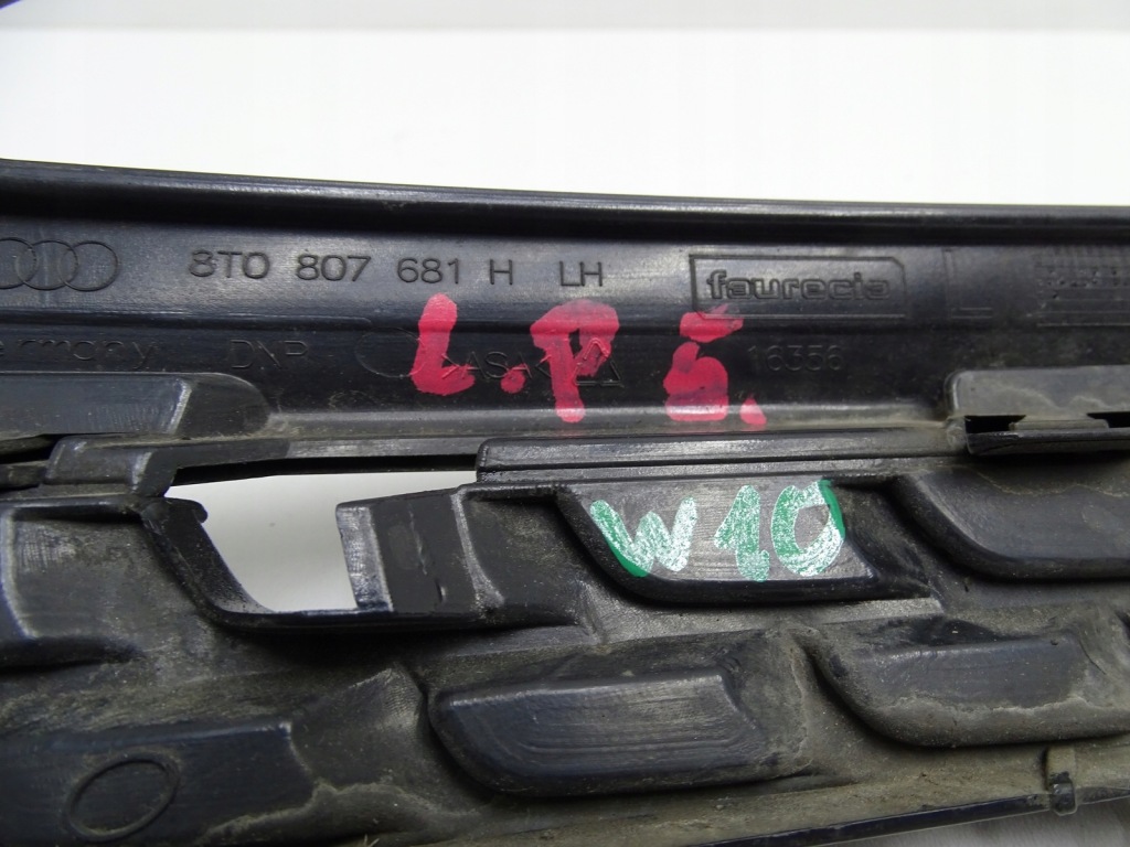 Решітка накладка бампера ліве перед передня audi a4 b8 a5 8t рестайлінг  8t0807681h Зі Шроту