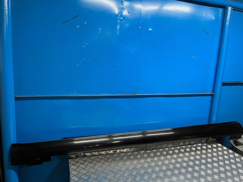 фото №1, Mercedes w205 левая молдинг порог накладка 197