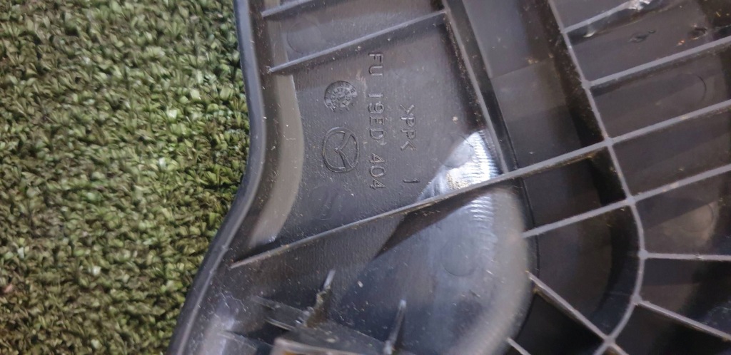 Mazda 2 dj 2014- ручка кронштейн сиденье левая передняя Оригинал