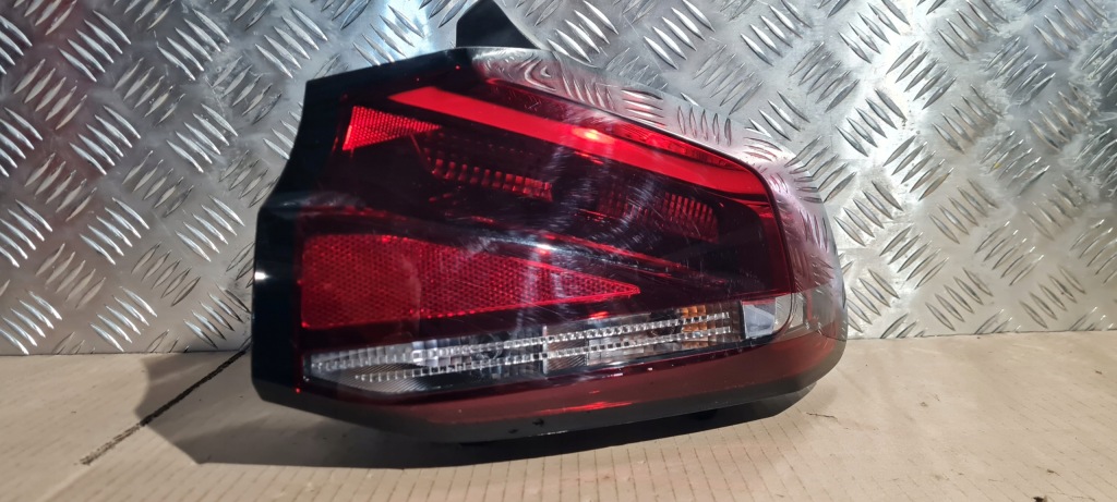 фото №1, Citroen c4 iii лампа задняя задняя правая 9831100080