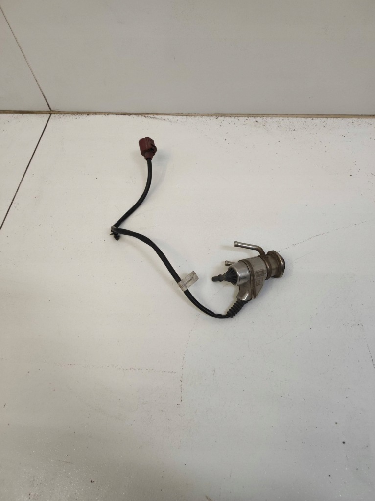 Купити Форсунка adblue volkswagen passat b8 04l131113k
