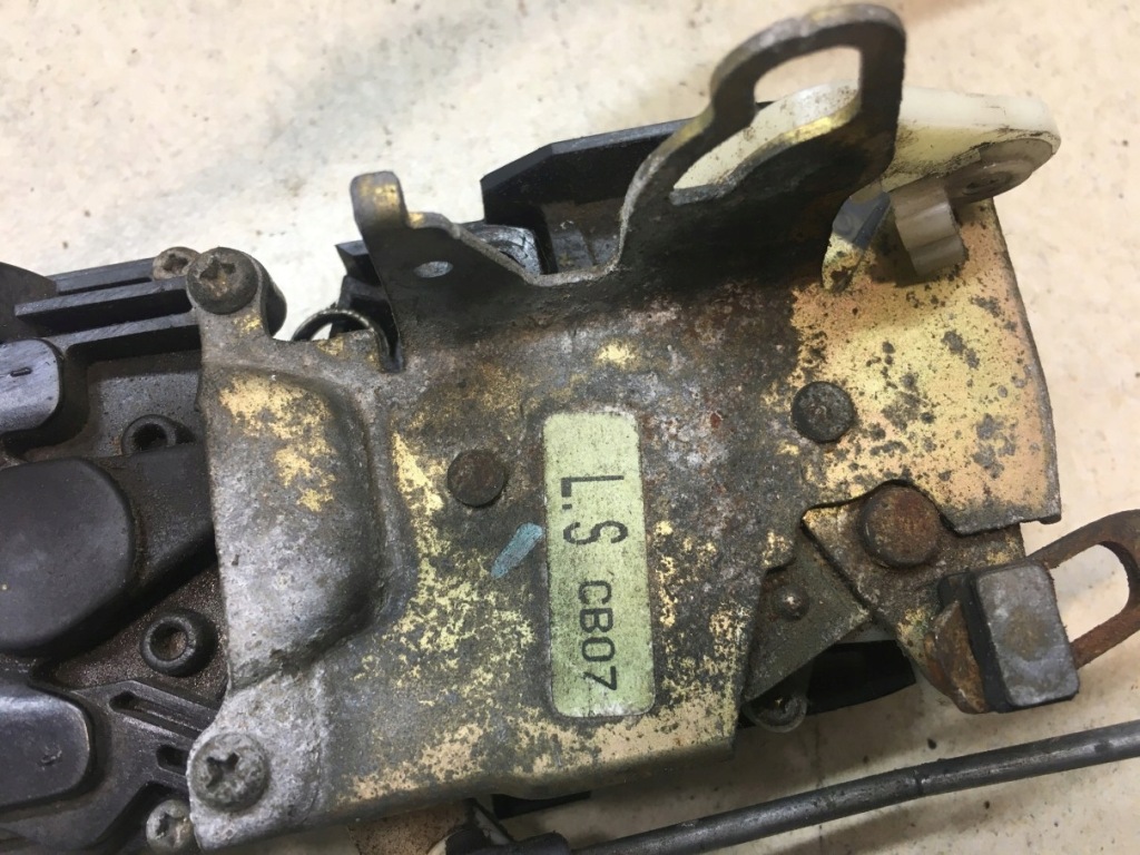 фото №3, Замок дверь правый перед space star i