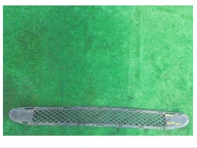 фото №1, Mercedes w203 c-klasa 2002 решётка бампера перед