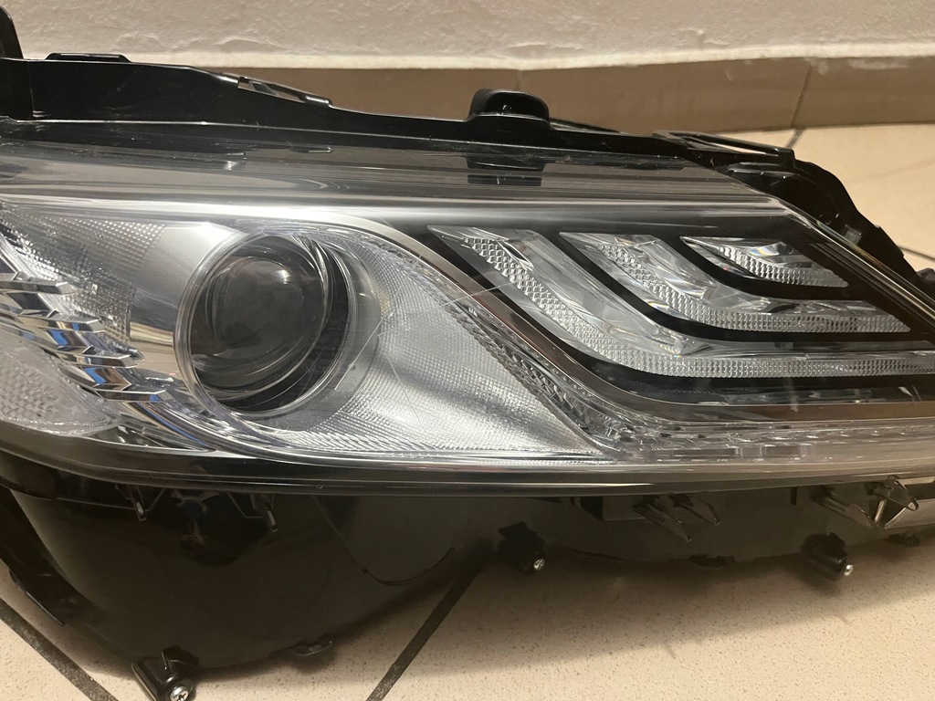 фото №5, Toyota camry vii 8 led 17- лампа передняя перед правая