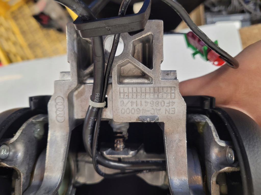 фото №7, Audi a6 c6 подлокотник 4f0864114