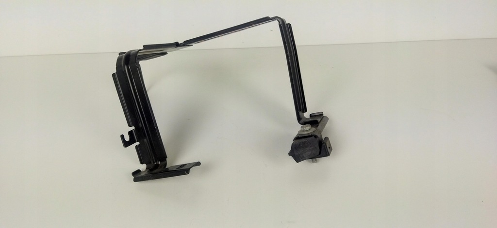 фото №1, Camaro 16- кронштейн аккумулятор 84059866