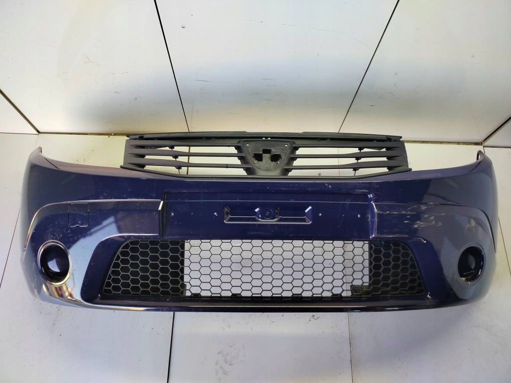 Купити Dacia sandero 1 2008- бампер перед передній 8200526596