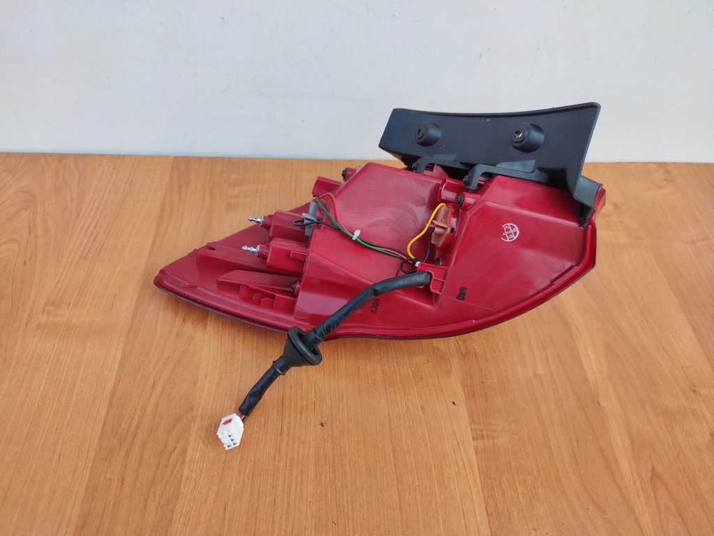 фото №2, Kia ceed ii 2 hb 12-16 rok правая лампа задняя idealna