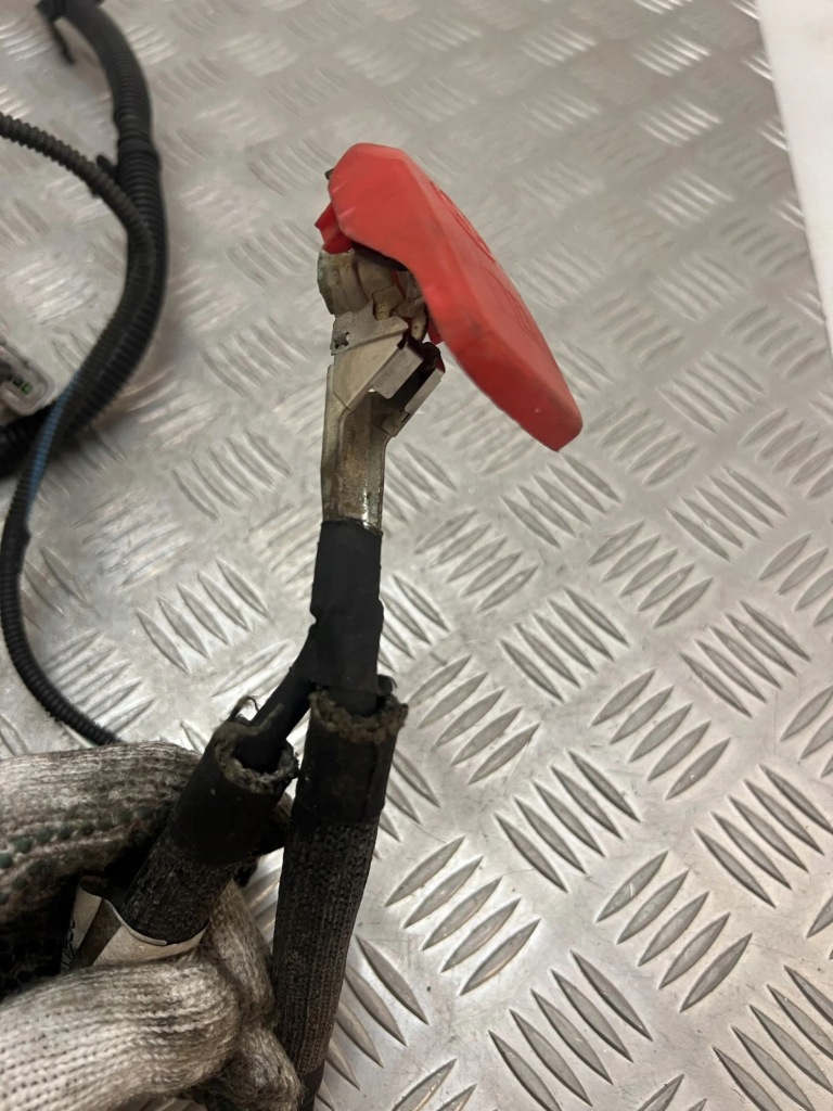 Peugeot 5008 2 2017 plus / клема / шланг акумулятор 9826521880 Зі Шроту