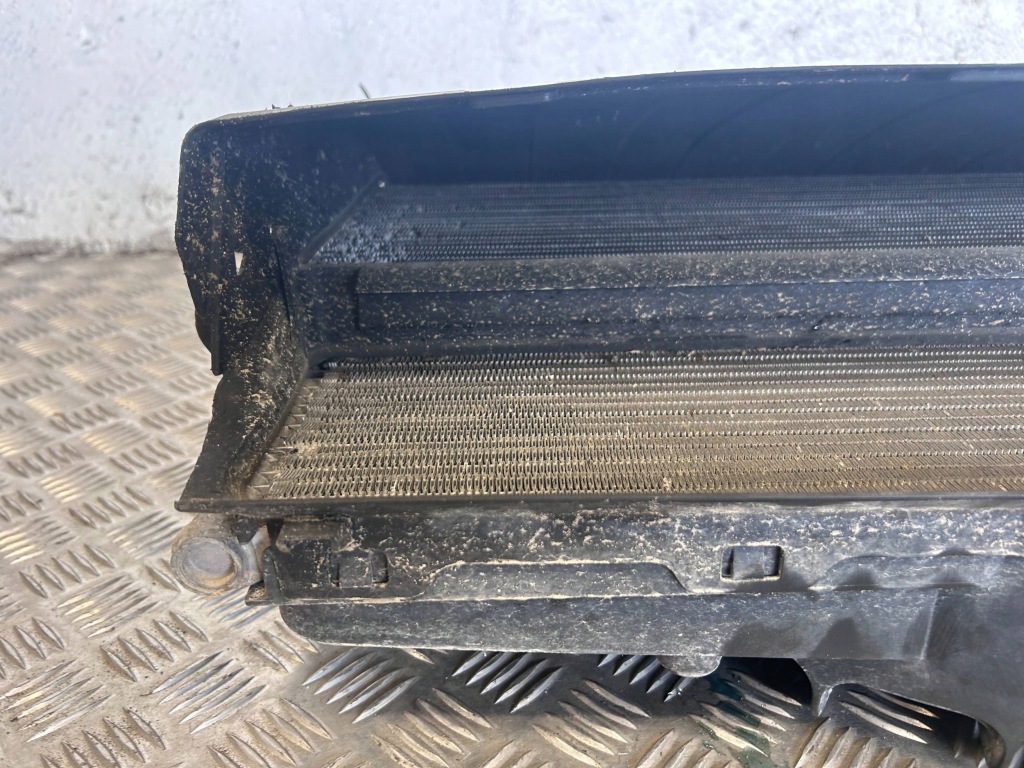 Комплект радіатор tesla model x 111561600a в Україні